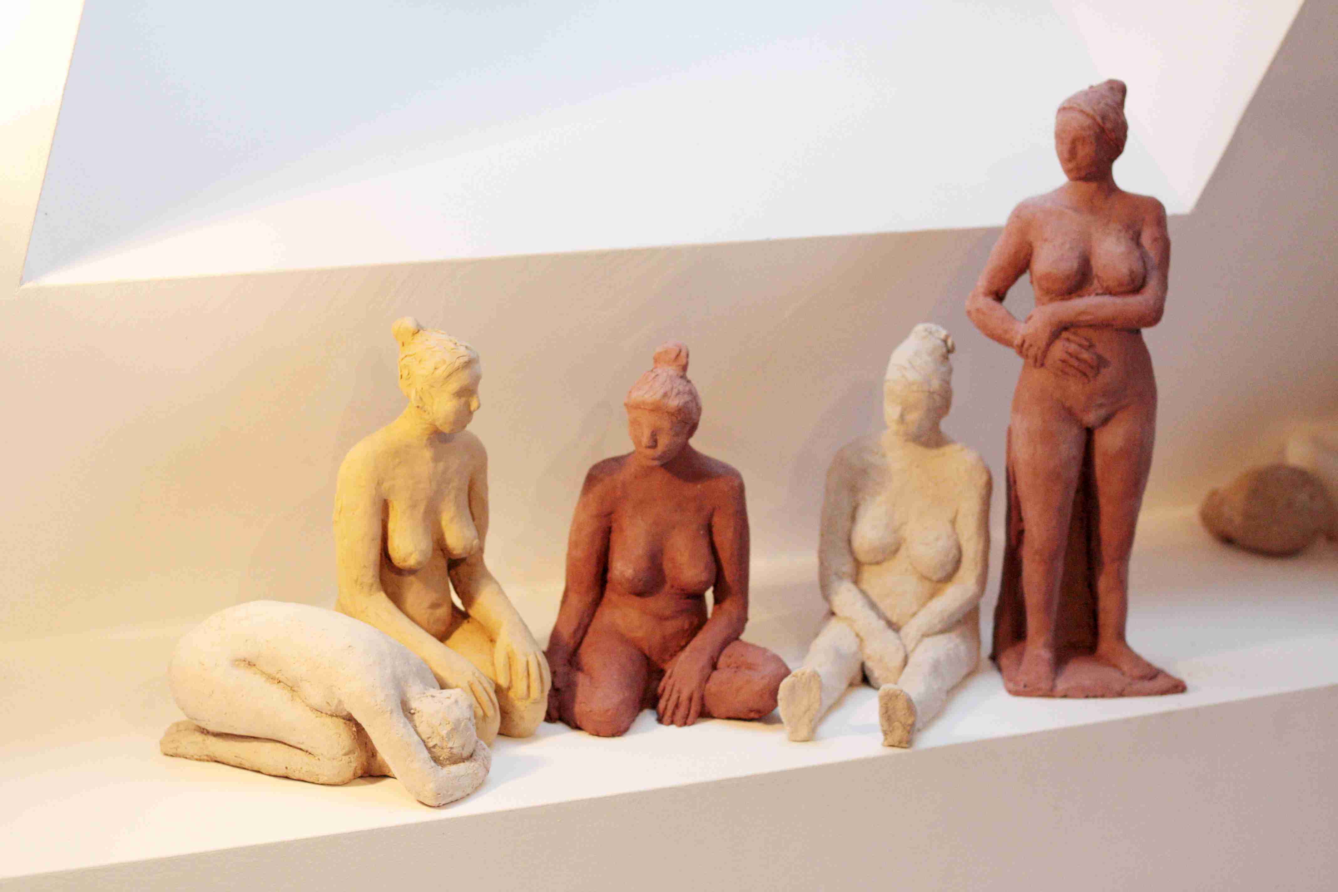 5 Figurinen, Terrakotta, 2023